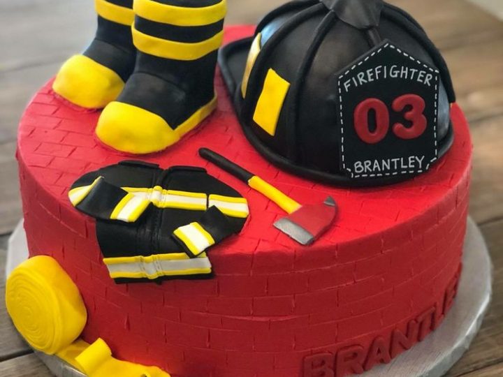 Image for covering all the bases, this cake has the gear, the house, and the axe (missing the married pair! of all the times to not have a married pair...) 